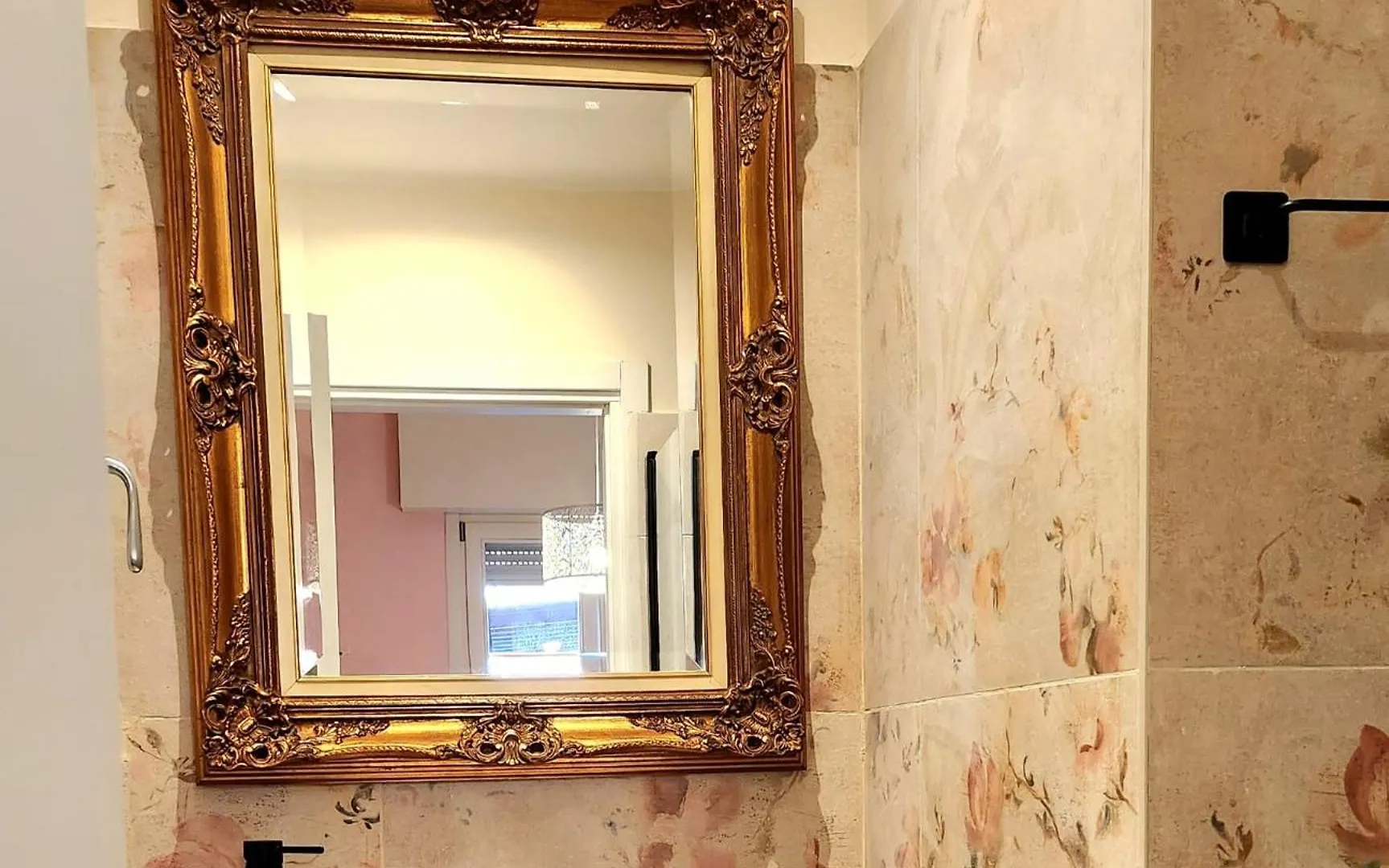 Magnificent Verona Center Apartment 0*,  Italy