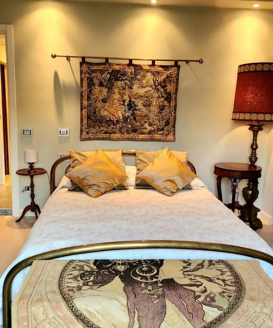 Magnificent Verona Center Apartment Italy