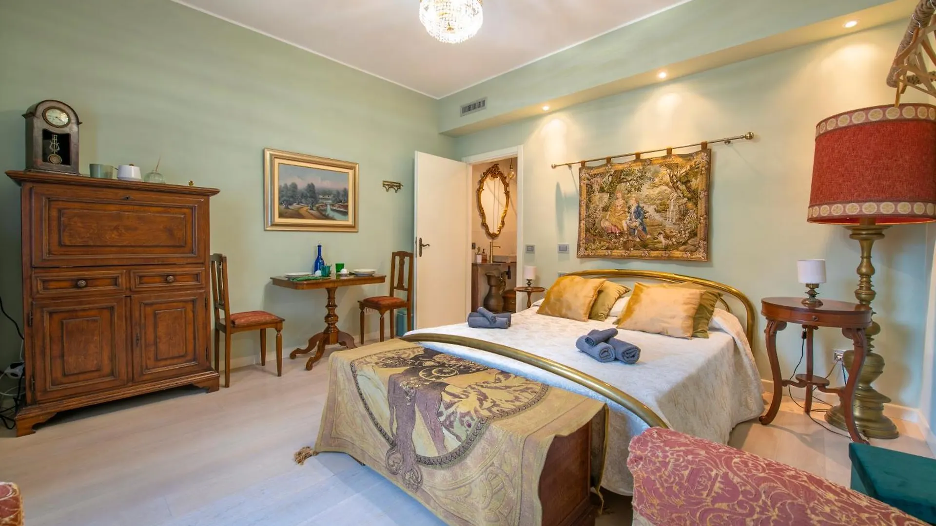 Magnificent Verona Center Apartment Italy