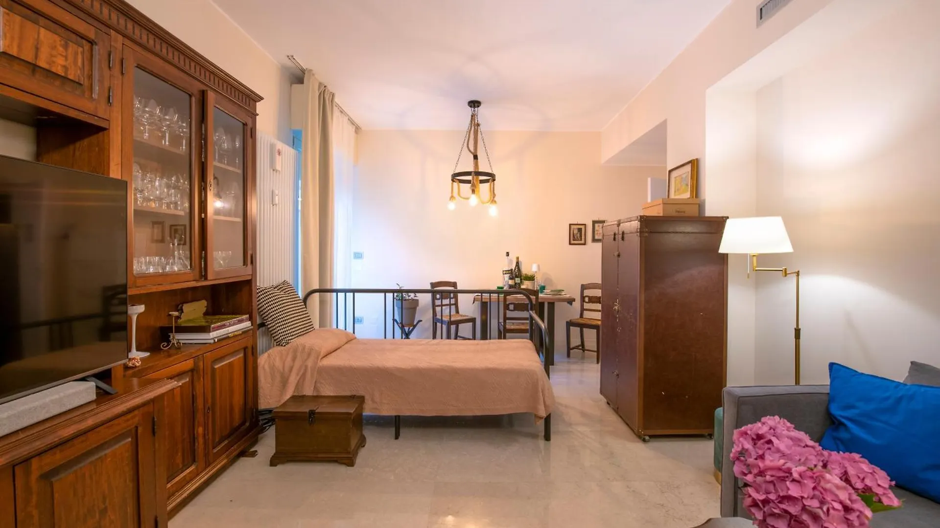 Magnificent Verona Center Apartment Italy
